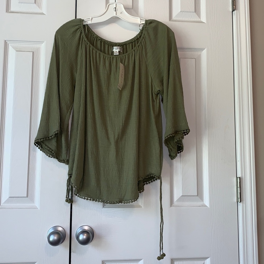 💚 Studio JPR women’s top size small NWT
